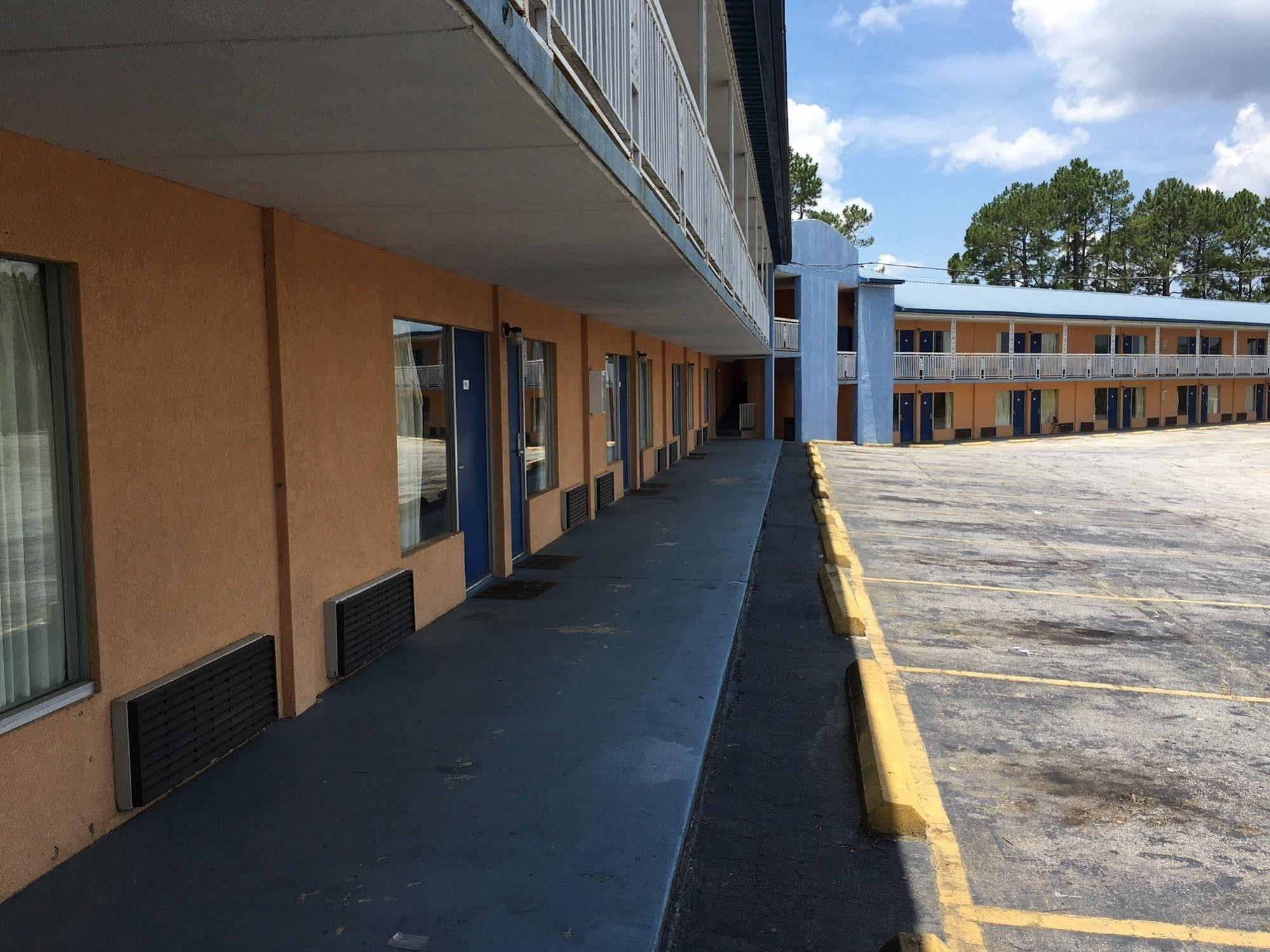 Ashburn Inn - Ashburn Exterior photo